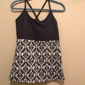 Soybu Large Athletic Top Damask Black and White